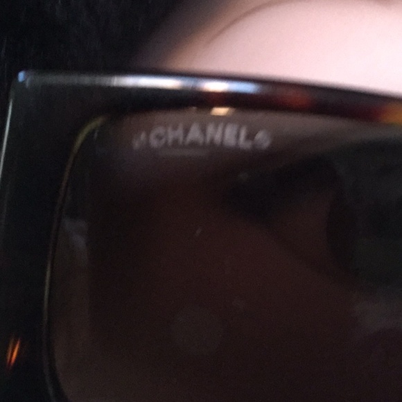 CHANEL Sunglasses - Picture 6 of 9